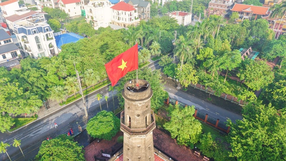 Admiring Thanh Nam Flag Tower on National Day September 2 - photo 3