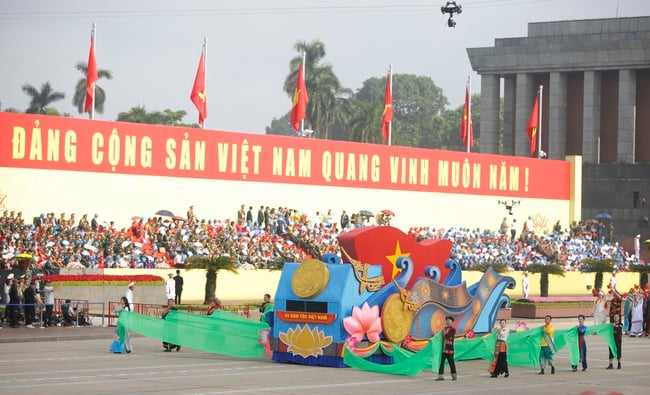 Rạng rỡ khối quần chúng tham gia Lễ diễu binh, diễu hành kỷ niệm 80 năm Quốc khánh 2/9 - Ảnh 4.