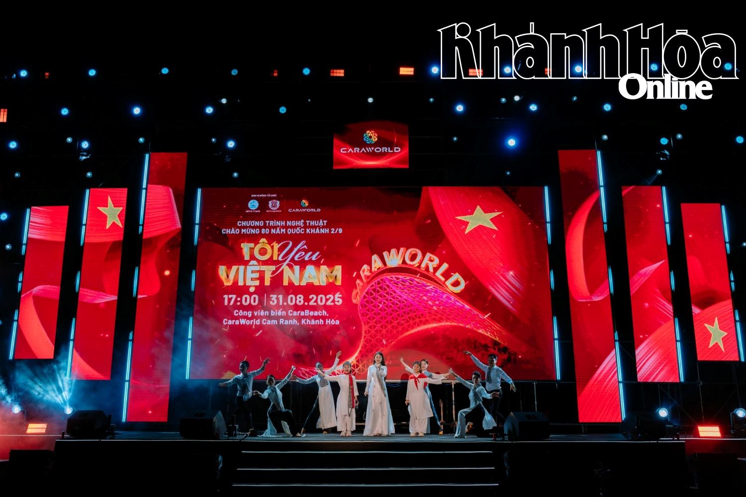 Das Kunstprogramm „I love Vietnam“ im CaraWorld Cam Ranh zieht das Publikum an.
