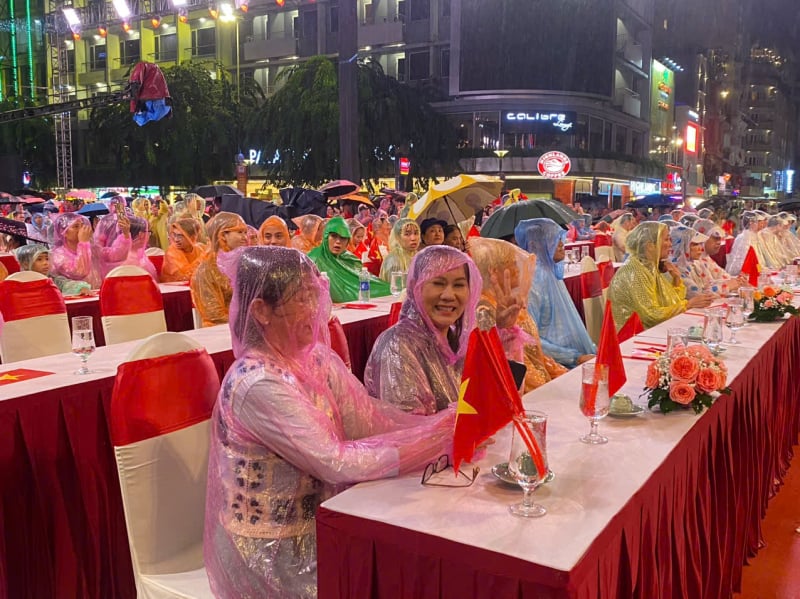 Programul artistic „Steaua Independenței” aprinde mândria în orașul Ho Chi Minh -0