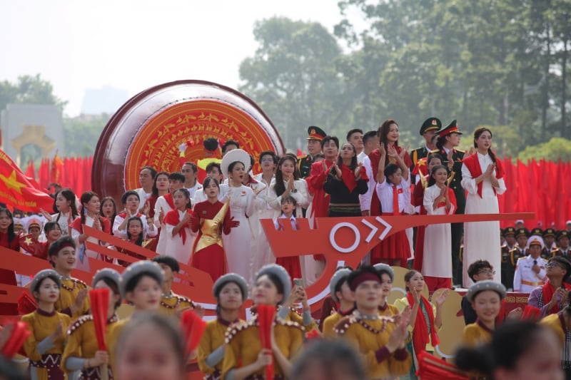 ពណ៌​សិល្បៈ​ក្នុង​ក្បួន​ដង្ហែ​វីរៈ​យុទ្ធ​បុណ្យ​ជាតិ-០