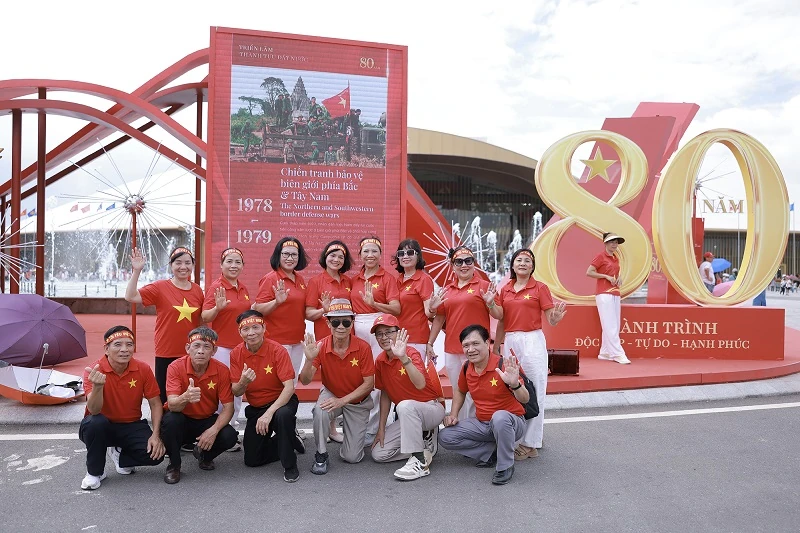 មជ្ឈមណ្ឌលពិព័រណ៍វៀតណាមត្រូវបាន 