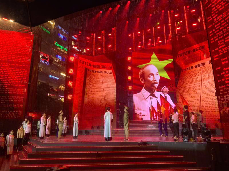Programul artistic „Steaua Independenței” aprinde mândria în orașul Ho Chi Minh -0