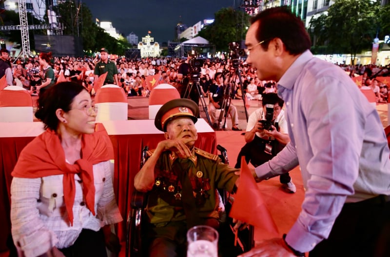 Programul artistic „Steaua Independenței” aprinde mândria în orașul Ho Chi Minh -0