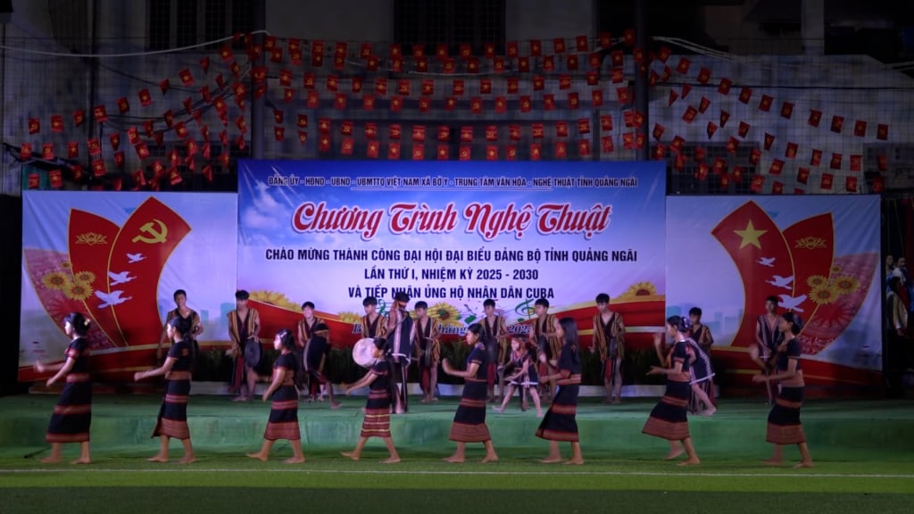 chuong,trinh,nghe,thuat,chao,mung,thanh,cong,dai,hoi,dang,bo,tinh,quang,ngai,mp4,00,00,05,33,still001,14152920.jpg