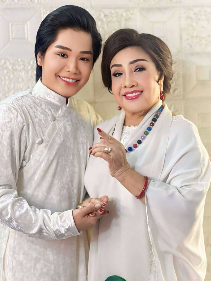 Nghệ sĩ Hoàng Thanh được NSND Lệ Thủy, NS Bo Bo Hoàng hun đúc tinh thần- Ảnh 1.