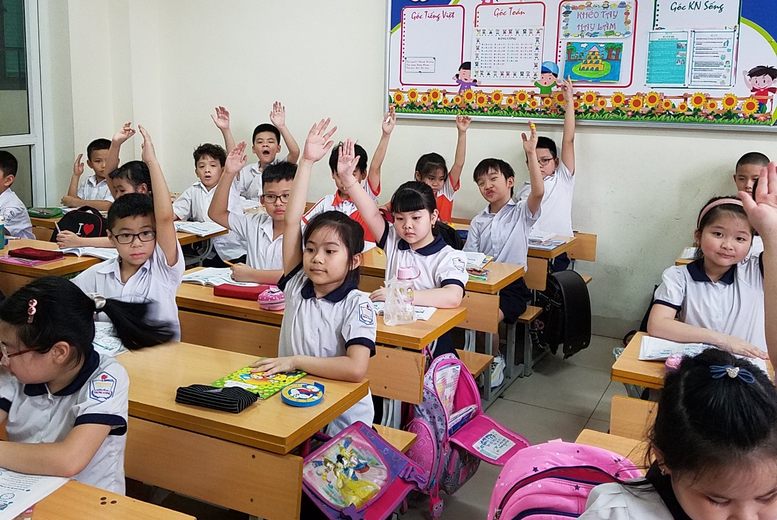 លិខិតសរសើរត្រូវបានផ្តល់ជូនដល់សិស្សានុសិស្សជាមួយនឹងលទ្ធផលសិក្សា និងការបណ្តុះបណ្តាលប្រសើរឡើង ការកែលម្អខ្លួនឯង ឬសមិទ្ធផលឆ្នើម។