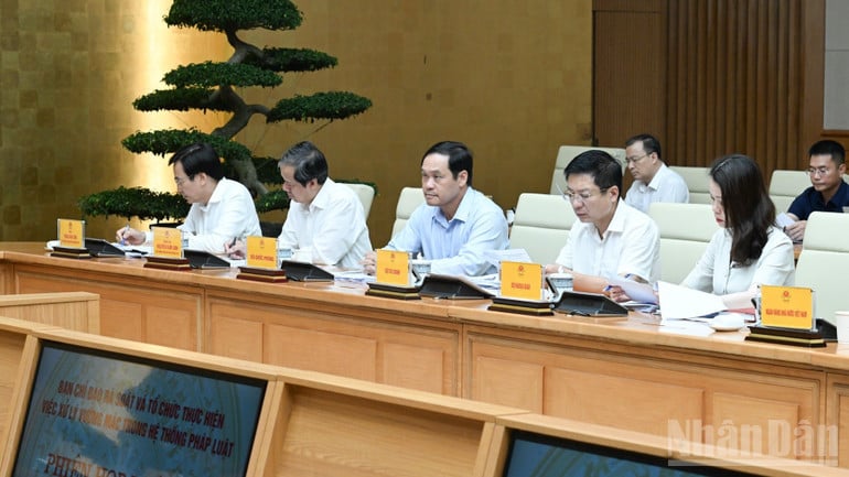 Các đại biểu tham dự phiên họp. (Ảnh: Trần Hải)