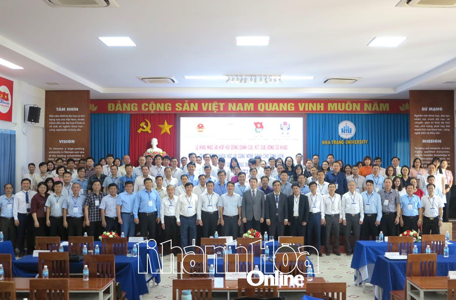 ប្រតិភូចូលរួមសិក្ខាសាលា។