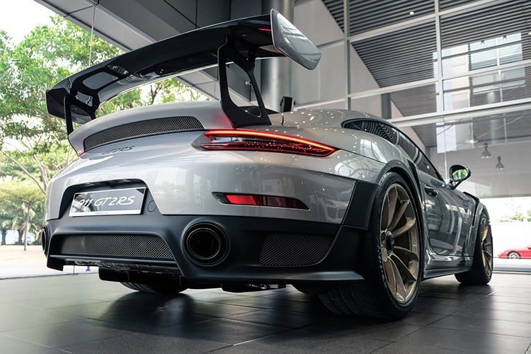 ベトナムの億万長者が、240億ドン以上の価値があるポルシェ911 GT2 RS