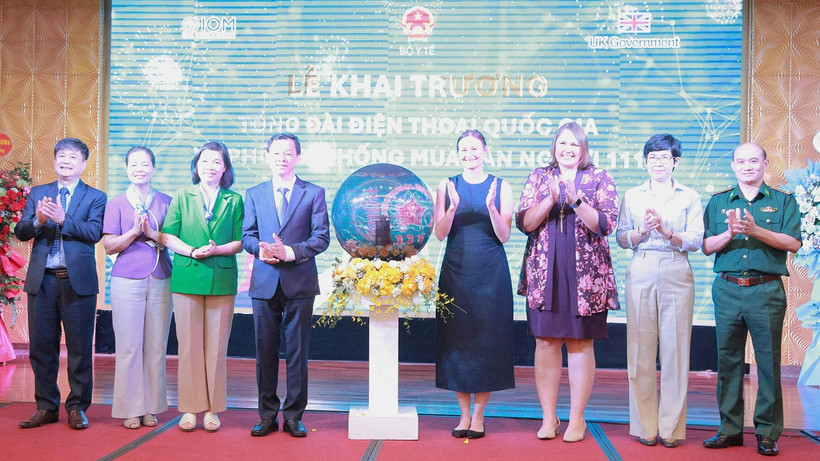 បើក​ខ្សែ​ទូរស័ព្ទ​ទាន់​ហេតុការណ៍​ជាតិ​សម្រាប់​ការ​ទប់ស្កាត់ និង​គ្រប់គ្រង​ការ​ជួញដូរ​មនុស្ស ១១១.