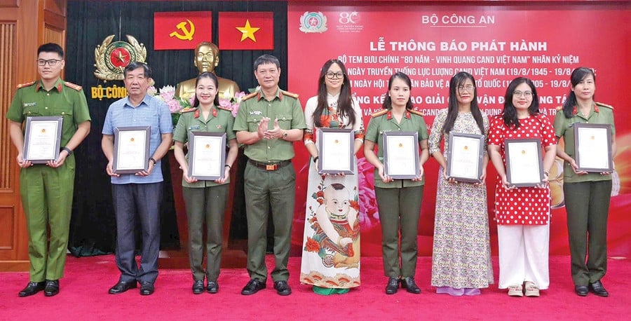 Nhiều cây bút trẻ của Gia Lai đoạt giải trong cuộc vận động sáng tác “Công an nhân dân - 80 năm xây dựng, chiến đấu và trưởng thành”. Ảnh: NVCC