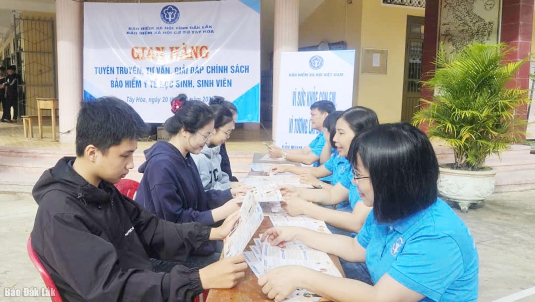 សិស្សរៀនអំពីគោលនយោបាយធានារ៉ាប់រងសុខភាពសម្រាប់ឆ្នាំសិក្សា 2025-2026