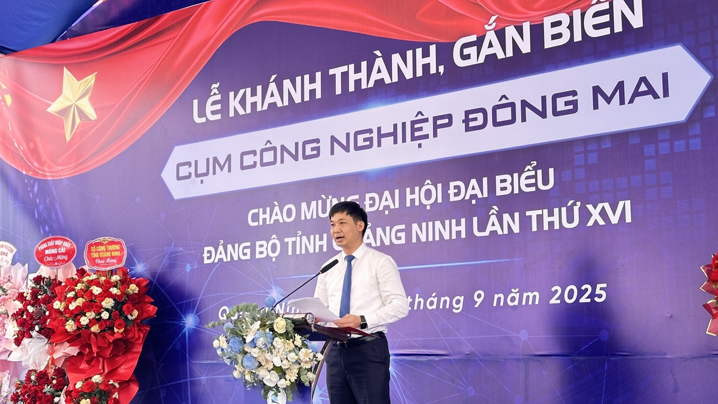 លោក Nguyen Van Cong អនុប្រធានគណៈកម្មាធិការប្រជាជនខេត្ត Quang Ninh បានមានប្រសាសន៍នៅក្នុងពិធីបើកការដ្ឋានសាងសង់ចង្កោមឧស្សាហកម្ម Dong Mai។ រូបថត៖ Quynh Nga