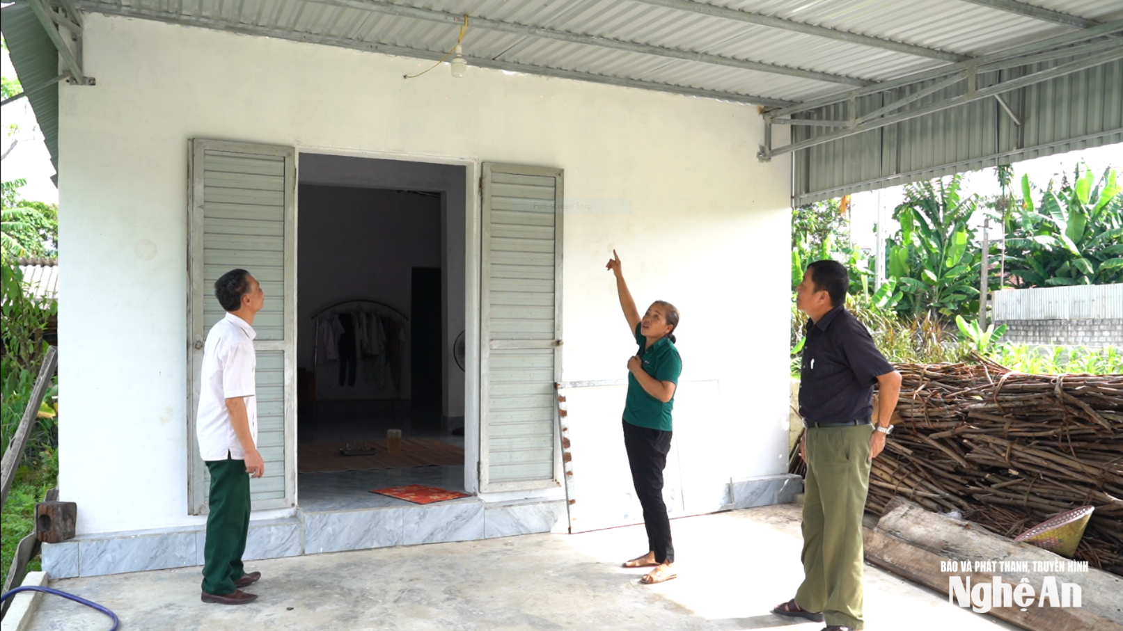 ផ្ទះបីជាន់ជាមួយផ្ទះពី dot-nat house removal program.png
