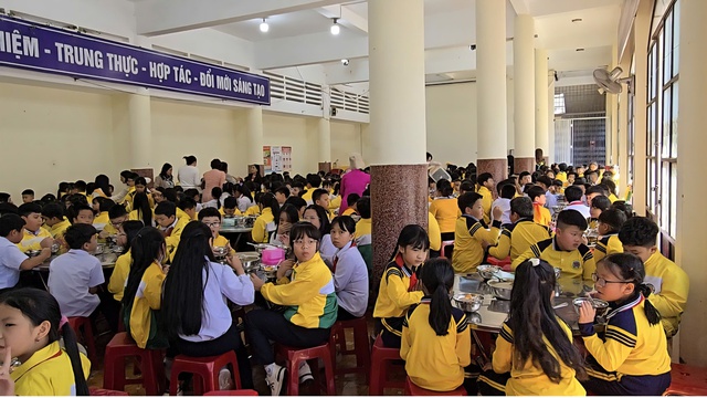 Vụ thông tin thực phẩm bẩn vào trường học: Trường Trưng Vương tạm ngưng bếp bán trú- Ảnh 1.