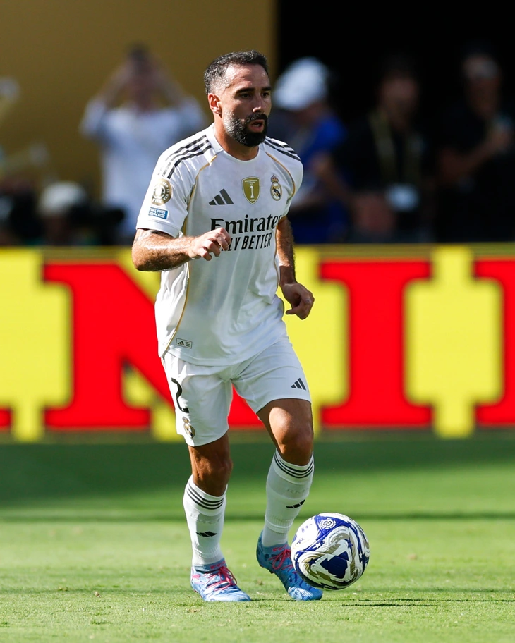 Hậu vệ Real Madrid thách đấu... cờ vua trong lúc chấn thương - Ảnh 1.
