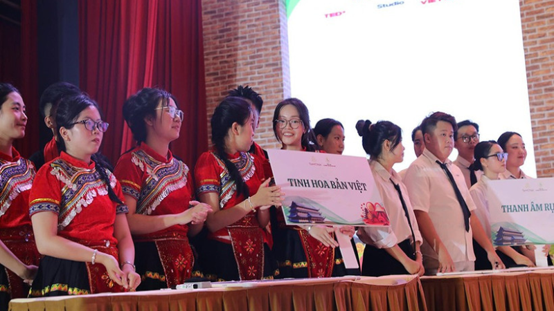 ក្រុមដែលចូលរួមក្នុងជុំ 
