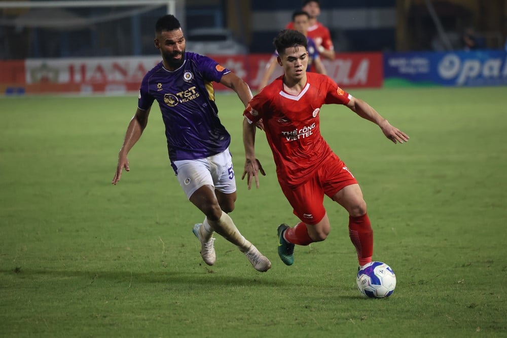ហាណូយ vs Viettel Tower.jpg