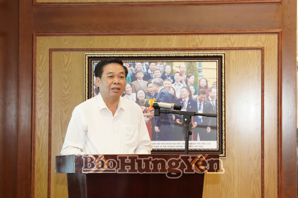 អនុប្រធានអចិន្ត្រៃយ៍គណៈកម្មាធិការប្រជាជនខេត្ត Hung Yen លោក Nguyen Quang Hung បានមានប្រសាសន៍នៅក្នុងកិច្ចប្រជុំ។