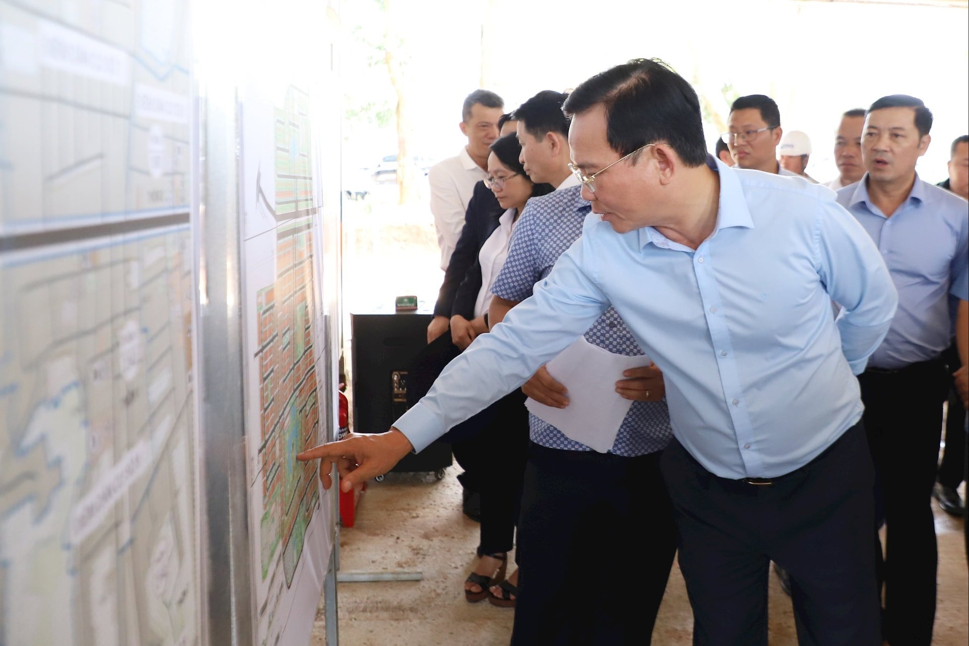 សមមិត្ត Ho Van Muoi បានចុះពិនិត្យវឌ្ឍនភាពនៃគម្រោង Eco Grand Land គំរូលំនៅដ្ឋានជនបទនៅឃុំ Gia Hiep