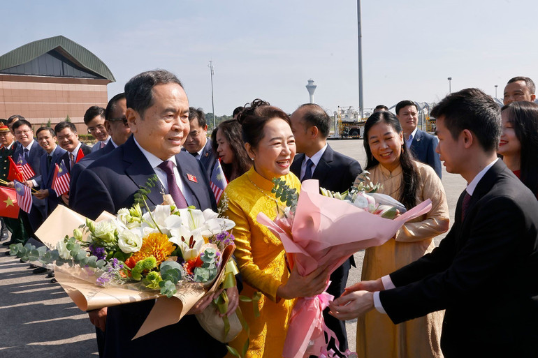 vna-potal-chu-tich-quoc-hoi-ket-thuc-tot-dep-chuyen-tham-chinh-thuc-malaysia-du-aipa-46-8285931.jpg