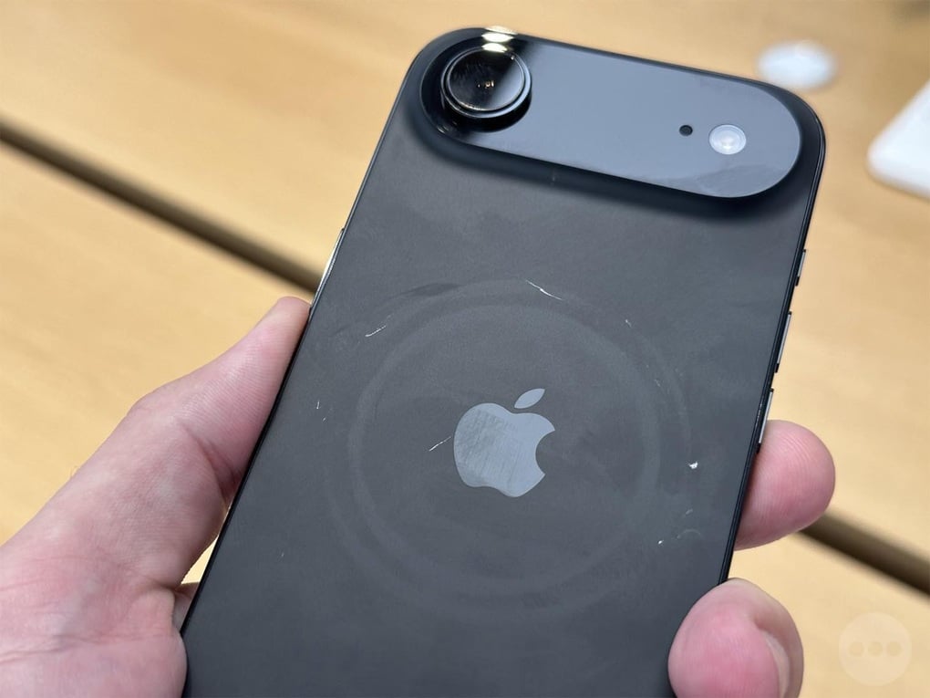 Người dùng phàn nàn lớp vỏ iPhone 17 Pro và iPhone Air dễ bị trầy xước - 1