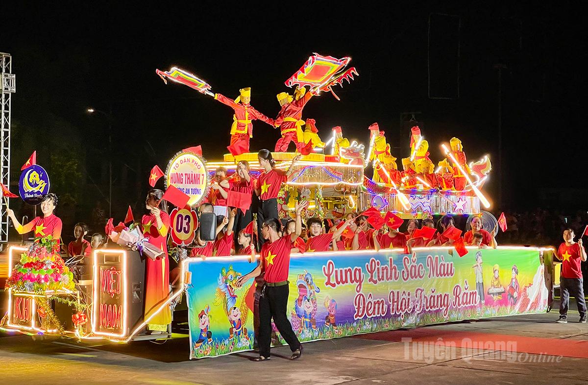 គំរូជាច្រើនត្រូវបានបង្កើតឡើងដោយក្រុមលំនៅដ្ឋាន ជាមួយនឹងអត្ថន័យអប់រំយ៉ាងជ្រាលជ្រៅ។