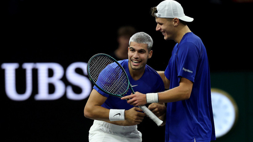 ពីរ​គូ​របស់ Carlos Alcaraz និង Jakub Mensik បាន​លេង​យ៉ាង​គួរ​ឱ្យ​ចាប់​អារម្មណ៍​ដើម្បី​នាំ​យក​ប្រយោជន៍​ដល់​ក្រុម​អឺរ៉ុប។ (រូបថត៖ Laver Cup)