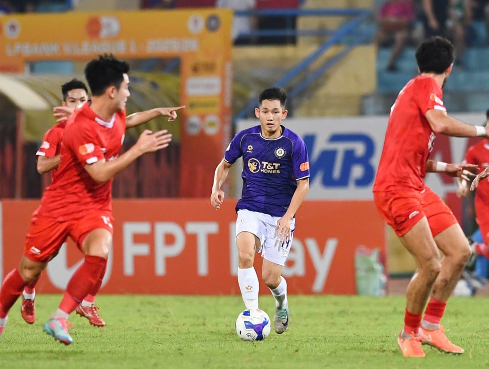 ហាណូយ vs Viettel Tower.jpg