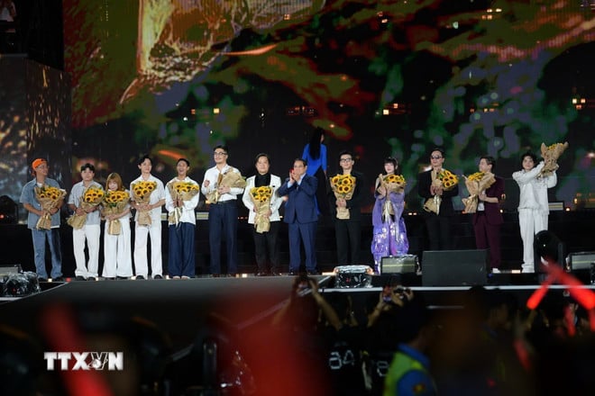 ttxvn-v-fest-vietnam-today-8286924.jpg