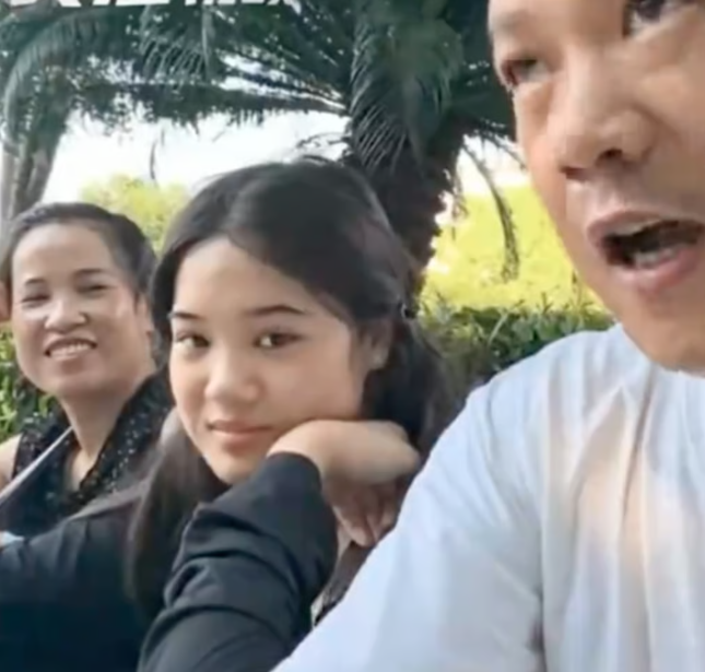 ម្តាយ និងឪពុក.PNG