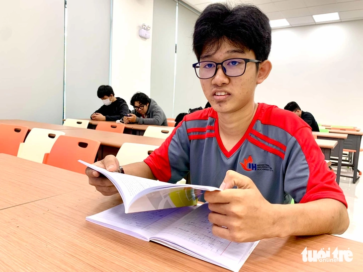 Đại học Công nghiệp TP.HCM miễn học phí và ký túc xá cho cháu mồ côi của ‘bà ngoại vĩ đại’  - Ảnh 1.