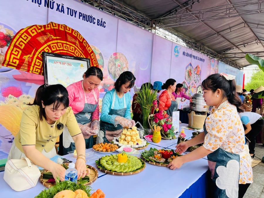 hoi-lhpn-xa-tuy-phuoc-bac-chuan-bi-banh-dan-gian-tham-gia-hoi-thi.jpg