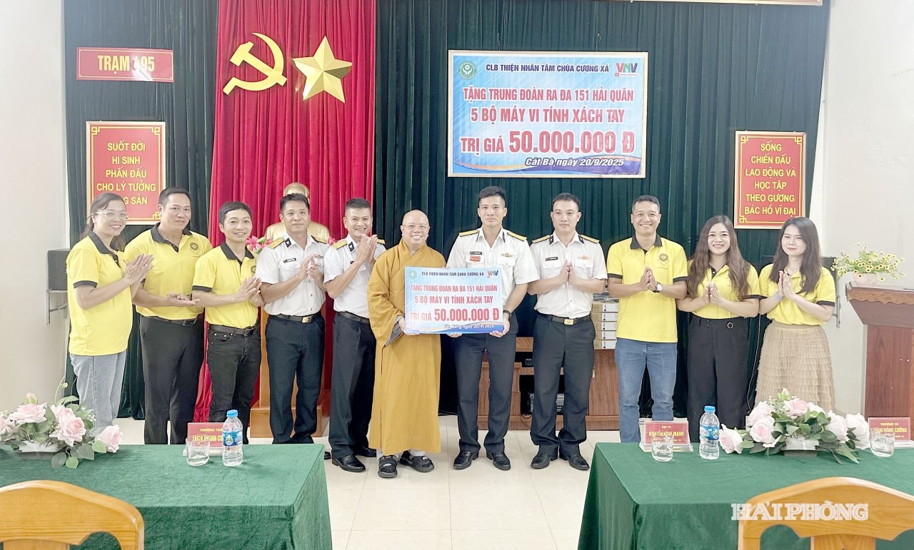 ក្លឹប Thien Nhan Tam នៃវត្ត Cuong Xa ប្រគល់អំណោយដល់នាយទាហាន និងទាហាននៃស្ថានីយ៍រ៉ាដា ១៥១