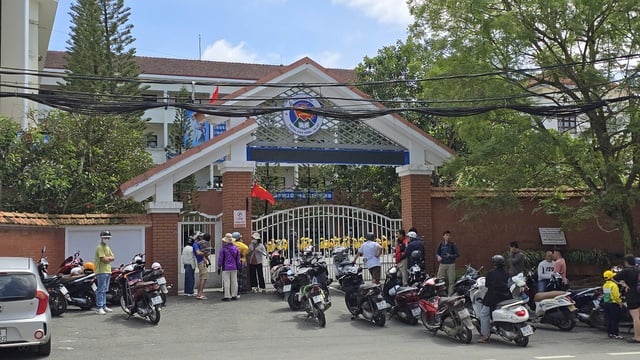 Lâm Đồng siết chặt an toàn thực phẩm bếp ăn trường học sau vụ thực phẩm bẩn - Ảnh 2.