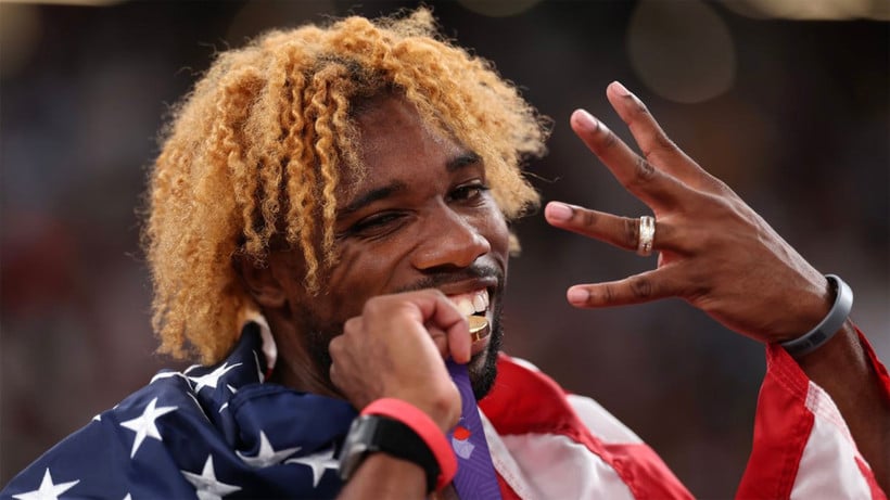 Noah Lyles ăn mừng lần thứ tư liên tiếp đăng quang cự ly 200m thế giới. (Ảnh: Runner World)