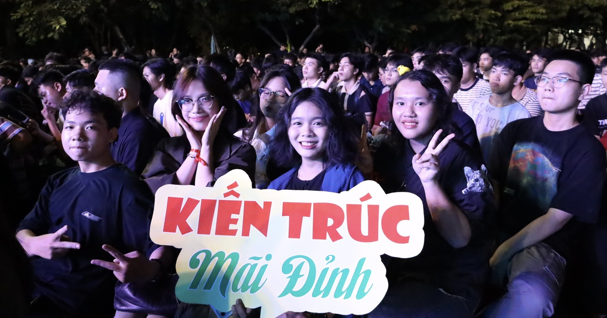 Vinh danh thủ khoa Bách khoa Đà Nẵng: Bùng nổ cảm xúc