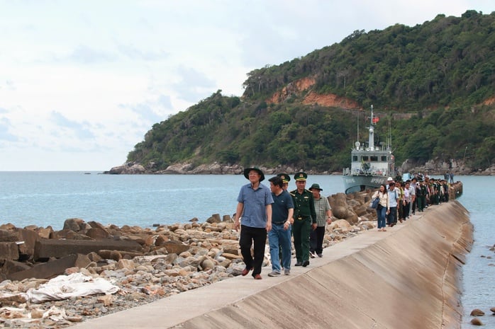 Bí thư Tỉnh ủy Cà Mau Nguyễn Hồ Hải thăm đảo Hòn Khoai- Ảnh 1.
