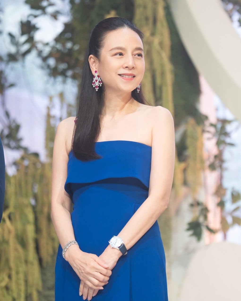 Nhan sắc thời trẻ cực phẩm của Madam Pang, nhiều CĐV ngưỡng mộ - 2