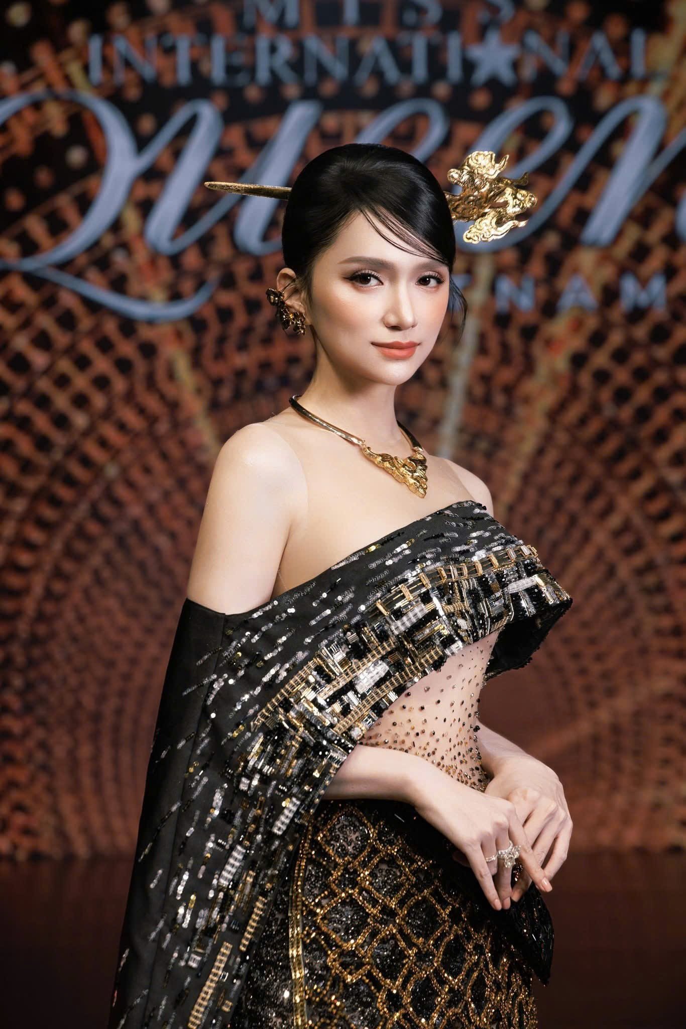 Chàng trai chi 180 triệu đồng biến cung đình Huế thành cảm hứng thời trang - 5
