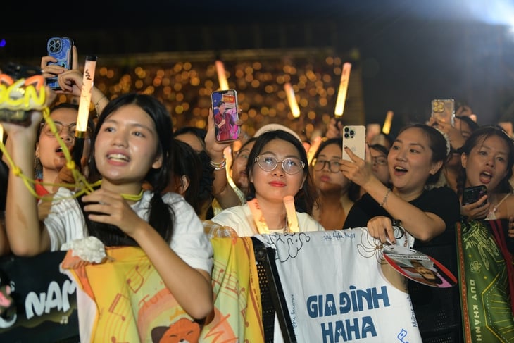 Vũ. khóc, Nguyễn Hùng tim muốn nảy ra khỏi lồng ngực khi hát hit Còn gì đẹp hơn ở V Fest - Ảnh 7.
