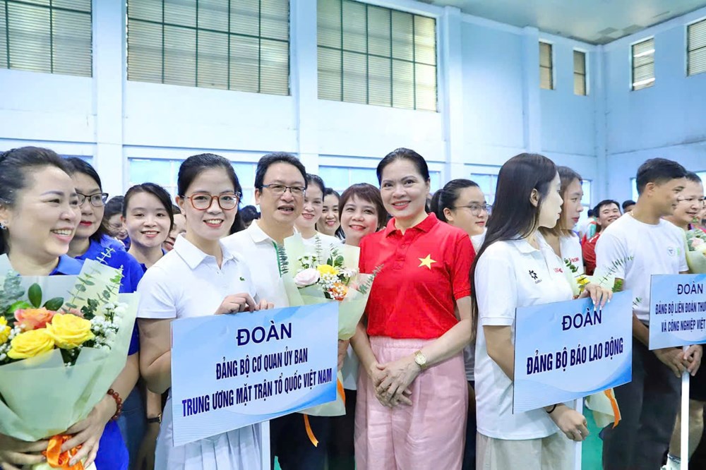 លើកទី១ រៀបចំមហោស្រពកីឡា ដើម្បីស្វាគមន៍មហាសន្និបាតគណៈប្រតិភូគណៈកម្មាធិការមជ្ឈិមរណសិរ្សមាតុភូមិវៀតណាម និងអង្គការមជ្ឈឹម - រូបថត ៤