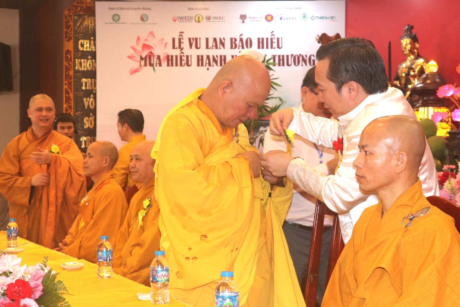 ចំណងជើងរូបថត