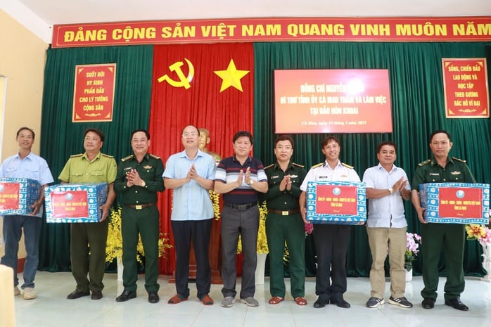 Bí thư Tỉnh ủy Cà Mau Nguyễn Hồ Hải thăm đảo Hòn Khoai- Ảnh 3.