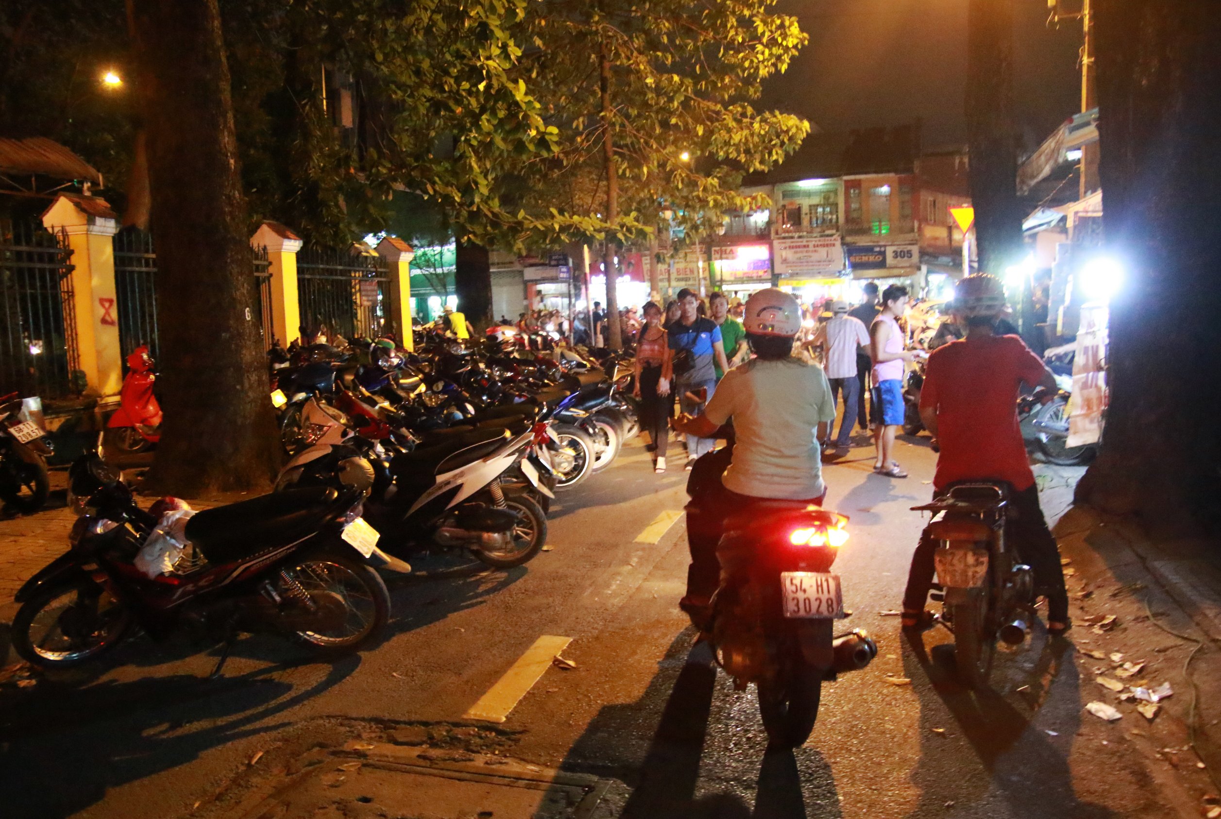 Công khai chặt chém ở phố lồng đèn - Ảnh 7.