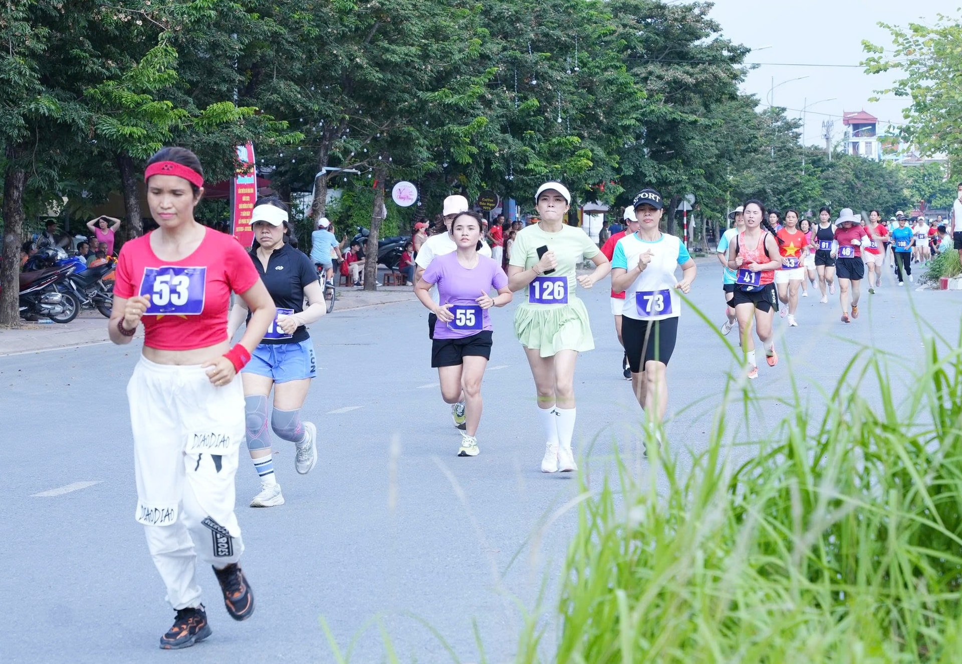 សកម្មជនបានចូលរួមក្នុងជុំចុងក្រោយនៃកម្មវិធីរត់កាសែតហាណូយលើកទី 50 ដើម្បីសន្តិភាពឆ្នាំ 2025 នៅឃុំ Phu Dong។ អាញ់ង៉ាញ់ហា.jpg