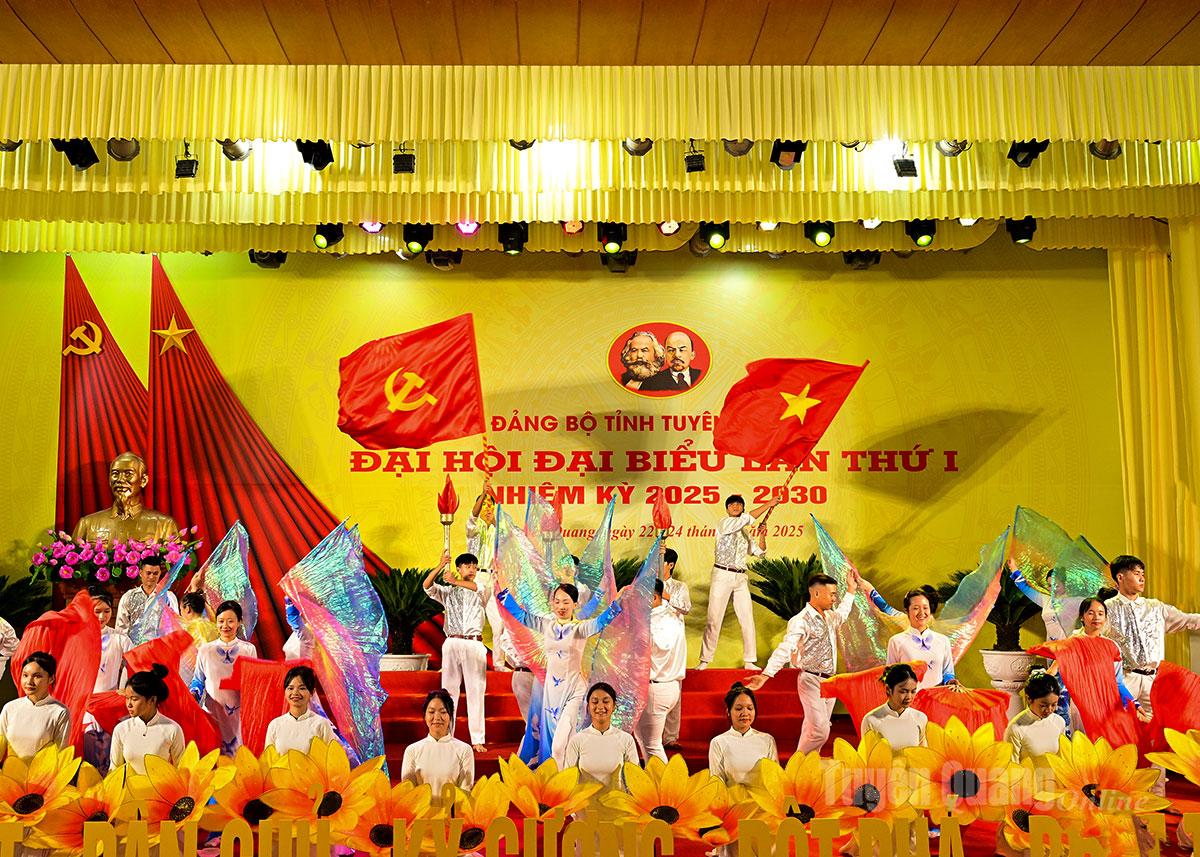 Chương trình nghệ thuật tại buổi tổng duyệt.