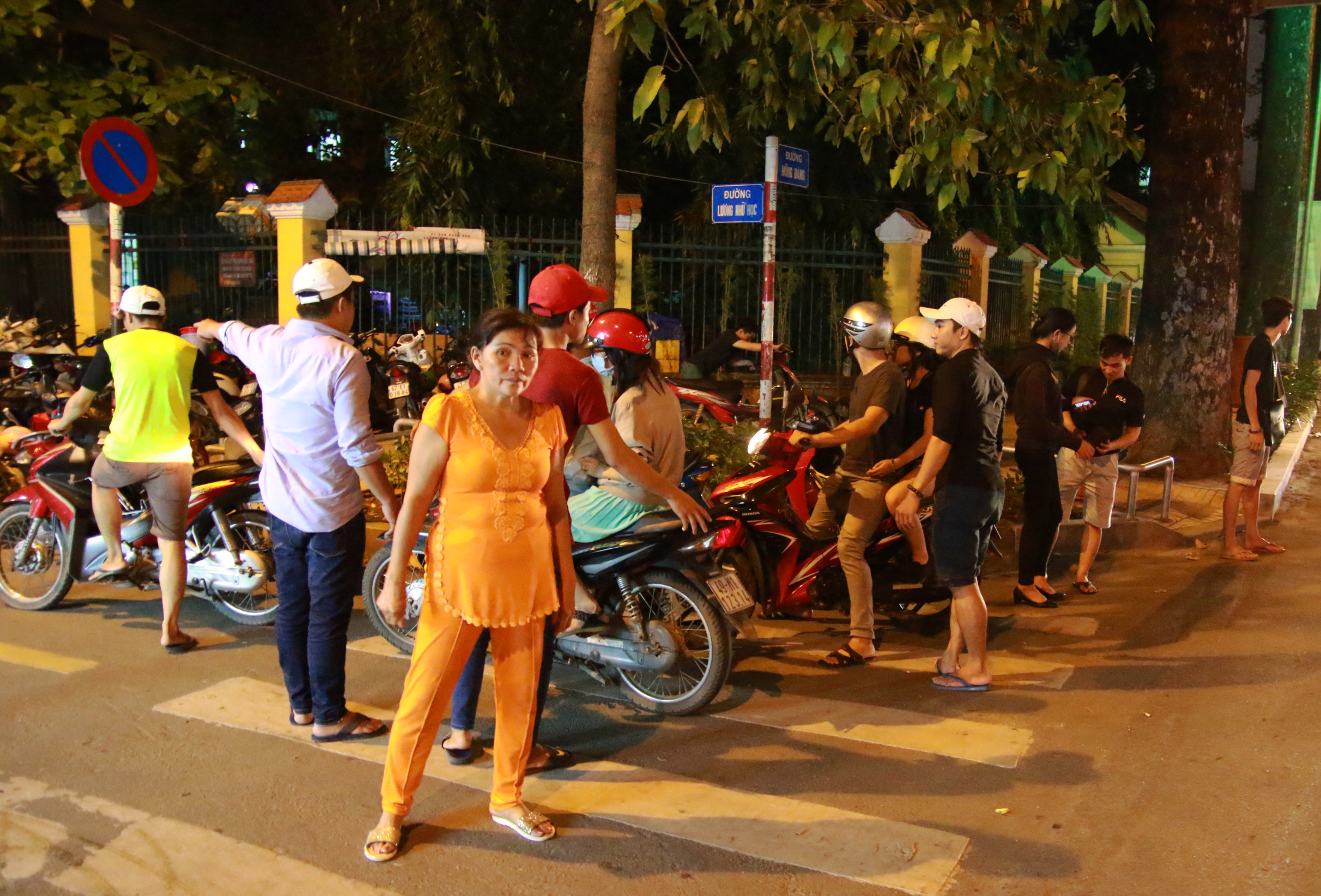 Công khai chặt chém ở phố lồng đèn - Ảnh 6.
