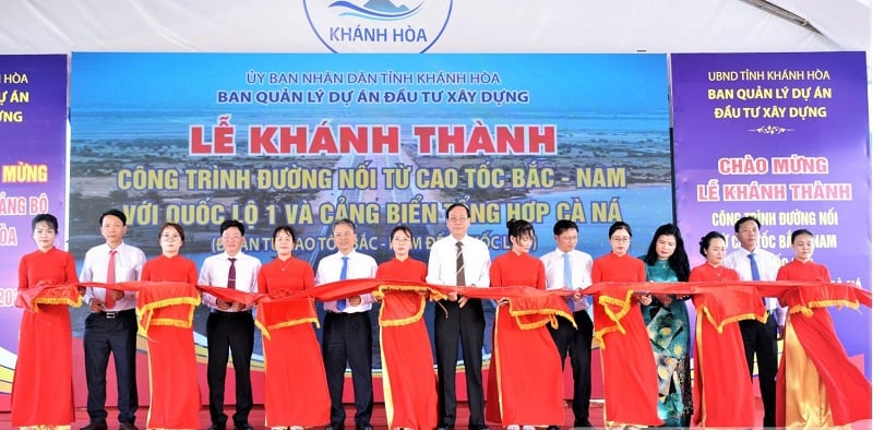 គណៈប្រតិភូកាត់ខ្សែបូសម្ពោធ